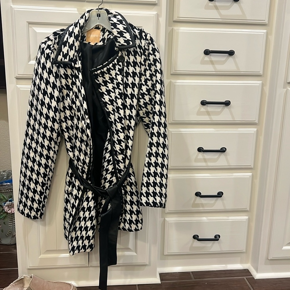 Takara xl black and white houndstooth pea coat.